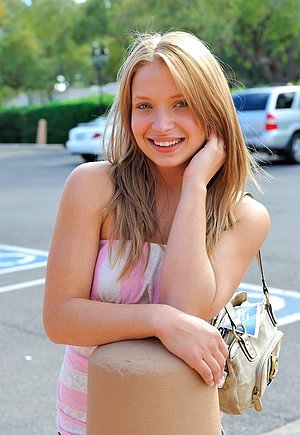 Amateur teen pulling her pussy lips and sucking her own toes