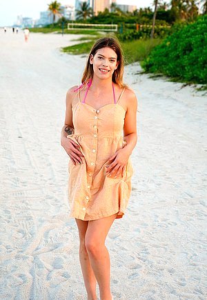 Nice tits brunette exposes her goodies in a really hot beach gallery