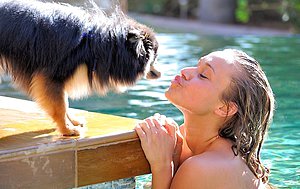 Amateur blonde shows her ass and pussy for the camera in a hot gallery