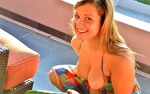 Curvy cutie with a great body shows her ass and tits to keep you hard