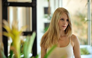 Pregnant blonde seeking satisfaction in a VERY cozy solo gallery